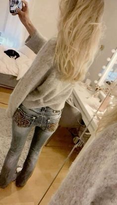 Law Waist Jeans Outfit, Stockholm Jeans Outfit, Styling Miss Me Jeans, Scandi Jeans, How To Style Miss Me Jeans, Miss Me Jeans Aesthetic, How To Style Miss Me Jeans Outfit, Jeans Outfit Stockholm