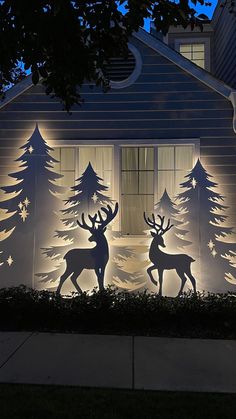 just lights christmas tree Christmas Silhouettes, Kartu Tarot, Silhouette Decor, Christmas Garden Decorations, Diy Front Porch, Front Porch Christmas Decor Ideas, Porch Christmas Decor Ideas, Porch Christmas Decor, Country Diy