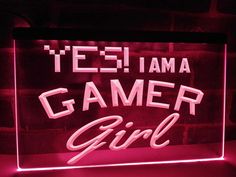 a neon sign that says yes i am a gamer girl