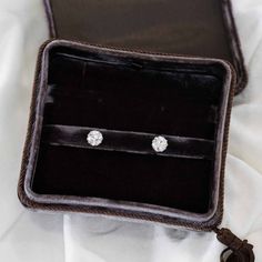 Store your beautiful new jewel(s) in this luxe Italian velvet jewelry case! Luxurious, and custom made for us using fine Italian velvet in a rich, warm cocoa color. The case has 2 removable pads to hold rings in one, and earrings and pendants in the other. It's deep enough to hold lots of other bits and bobs as well! Measures 5" x 4" x 3" deep. Comes with an elastic band to keep the top from opening up. A gorgeous jewelry case - perfect for both your night stand and to throw in your purse during Luxury Brown Jewelry With Brilliant Cut, Timeless Brown Jewelry For Gift, Luxury Brown Jewelry For Formal Occasions, Elegant Diamond Jewelry For Keepsake, Luxury Keepsake Rectangular Jewelry, Luxury Jewelry With Box For Anniversary, Elegant Brown Jewelry For Everyday Luxury, Luxury Jewelry For Anniversary With Box Included, Luxury Brown Jewelry For Gift