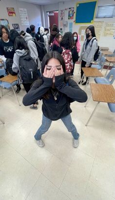 School Outfits Latina, Outfits Latina, Cute Friend Poses, Sometimes People, Friend Pictures Poses, Latina Fashion Outfits, Smink Inspiration, Image Swag