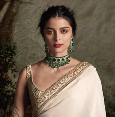 Sabyasachi Jewellery, Necklace Set Indian, Wearing Jewelry, Indian Necklace, Indian Bridal Outfits, Indian Couture, Elegant Saree, Indian Wedding Jewelry, Desi Wedding