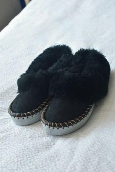 Black Sheepskin Slippers Baby Size Chart, Comfy Slippers, Sheepskin Slippers, Comfortable Slippers, Summer Slippers, Autumn Cozy, Pink Suede, Slipper Shoes, Mens Slippers