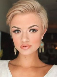 Gown With Short Hair, Hairstyles Reference, Pixie Haircut Styles, Styles For Women Over 50, Short Haircut Styles, Stylish Short Hair, Cool Short Hairstyles, Blonde Hairstyles