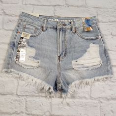 Features: Song Denim Shorts Perfect Super High Rise Light Wash Distressed Raw Hem Size 5 (27) Size: Womens 5 Approx Lay Flat Measurements: Waist 14 In / 36 Cm Inseam 2.5 In / 6 Cm Rise 11 In / 28 Cm Leg Opening 11.5 In / 29 Cm Condition: New With Tags Light Wash Distressed High-waisted Shorts, Blue High-rise Shorts With Frayed Hem, Mid-rise Light Wash Shorts With Frayed Hem, Mid-rise Dark Wash Shorts With Frayed Hem, High-waisted Shorts With Frayed Hem In Medium Wash, Army Green Shorts, Studded Shorts, Festival Shorts, Velvet Shorts