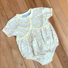 Miniwear Romper 18mo Yellow With Cherry And Flowers 30-33” 23-26lbs Brand New W Tags Never Worn Casual Yellow Bubble Romper For Playwear, Yellow Bubble Romper For Summer Playwear, Yellow Onesie For Playwear, Playful Yellow Bubble Romper For Playwear, Yellow Casual Bubble Romper For Playtime, Yellow Short Sleeve Onesie For Spring, Casual Yellow Bubble Romper For Playtime, Fitted Yellow Onesie With Short Sleeves, Playful Yellow Short Sleeve Onesie