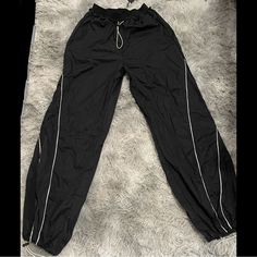 Brand New Never Used Parachute Pants With Tags Black High-waisted Parachute Pants For Summer, Sporty Black Parachute Pants For Summer, Trendy Black Parachute Pants For Spring, Trendy Black Ankle-length Parachute Pants, Pants Nike, Fashion Nova Pants, Quick Outfits, Pants Color, Nike Black