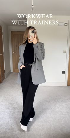 Blazer Without Sleeves Outfits, How To Style A Grey Blazer, All Black Outfit Business Casual, Outfits Saco Gris, Charcoal Blazer Women Outfit, Blazer Formal Outfit Women, Women Blazer Outfit Formal, Work Smart Casual Women, Outfit Con Blazer Gris