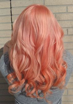 Peach Auburn Hair, Pinky Peach Hair, Peach Coloured Hair, Orangey Pink Hair, Peach Hair Colour, Pastel Pink And Orange Hair, Coral Hair Color Peaches, Peach Hair Aesthetic, Pearl Beige Hair