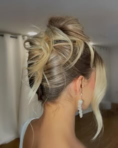 Sleek French Twist Updo, Fine Hair Updo Wedding, French Twist Wedding Hair, Modern French Twist Updo, Phoebe Wedding, Modern French Twist, Bun Twist, Classic French Twist, French Twist Updo