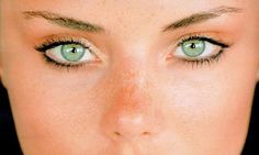 Rare Eye Colors, Women With Freckles, Green Lips, Blue Green Eyes, Turquoise Eyes, Most Beautiful Eyes, Eye Photography, Light Eyes, Aesthetic Eyes