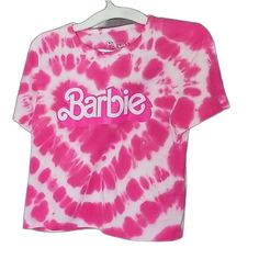 Barbie Logo Heart Tie-Dye Girls Baby T-Shirt Think Pink With Barbie! Step Out Into Malibu With The Perfect Baby Tee On, Featuring A Hot Pink & White Tie-Dye Pattern In The Shape Of A Heart, And The Barbie Logo Printed At The Center. Please Note: Wash Pattern May Vary. 95% Cotton; 5% Spandex Wash Cold; Dry Low Cropped Fit Imported Listed In Junior Sizes Model Wears Size Small Please Use Sizing Chart In Listing Photos.!!! Juniors Size: Large Nwt Barbie The Movie 100% Officially Licensed Merch If Y Barbie Crop Top, Barbie The Movie, Tie Dye Girl, Baby Tee Shirts, Logo Heart, Barbie Top, Oversized Crop Top, Barbie Logo, Girls Crop Tops