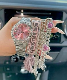 Xoxo Jewelry, Pink Jewellery, Parfum Victoria's Secret, Girly Bracelets, Dope Jewelry Accessories, Crystal Bead Jewelry, Expensive Jewelry Luxury, Wrist Jewelry, Luxe Jewelry