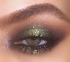 Renfaire Makeup Ideas, Forest Green Makeup, Ren Fair Makeup, Ren Faire Makeup, Fairy Core Makeup, 90s Eye Makeup, Mystical Makeup, Make Up Concealer, Prom Eyes