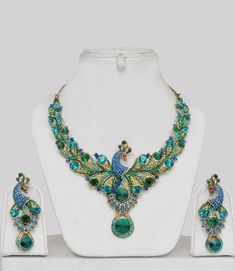 Peacock Jewelry, Bride Fashion, Costume Jewelry Sets, Churidar, Peacocks, Indian Jewellery, Indian Jewelry, Body Jewelry, Green And Gold