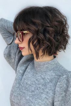 Sassy Short Curly Hairstyles To Wear At Any Age! ★ Short Wavy Hairstyles For Women, Short Natural Curly Hair, Summer Hair Trends, Short Curly Hairstyles, Short Wavy Hair, Curly Hair With Bangs