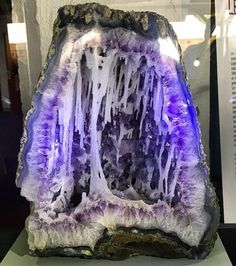 Geode Rocks, Crystal Vibes, Rock Minerals, Beautiful Rocks