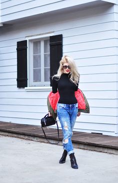 Roses Turn Into Dust | ...love Maegan Style Lookbook, Mock Neck Bodysuit, Street Style Winter, Fashion Lookbook, Street Style Looks, Jacket Outfits, Boyfriend Jeans, Mock Neck, Mom Jeans