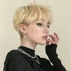 Non Binary Hair, Ftm Haircuts, Non Binary Haircuts, Androgynous Hair, Short Grunge Hair, Short Hair Tomboy, 2023 Hair, Really Short Hair, Mens Haircuts