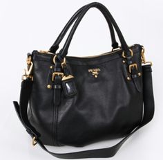 Handbags Prada, Dream Bags, Prada Handbag, Cold Fits, Prada Shoulder Bag, Estilo Preppy, Designer Totes, Chic Bags