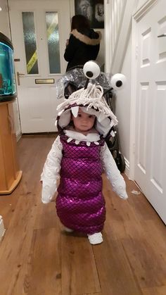 Parent And Baby Halloween Costumes, Halloween Costumes 1 Year Girl, Cute Pregnancy Costumes Halloween, Cute Pregnancy Halloween Costumes, Infant Costume Ideas, Stroller Costumes For Babies, Boo Cosplay, Big Sister And Baby Brother Halloween, Halloween Costume Pregnant With Toddler