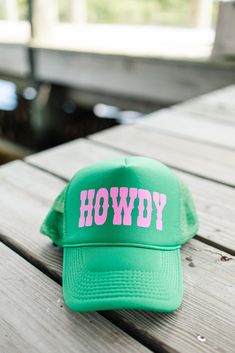 Howdy Hat, Trucker Hat Ideas, Rose Boutique, Cricut Designs, Just A Reminder, Cricut Projects Vinyl, Vinyl Projects, Outfit Idea