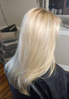 Cool Toned Light Blonde Hair, Mid Length Light Blonde Hair, Platinum Blonde Hair Color Ideas For Summer, Bright Blonde Hair Color Ideas, Butter Blonde Hair, Blonde Hair Goals, Blonde Layered Hair, Perfect Blonde Hair