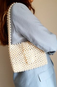 Pearl White Shoulder Bag With Pearl Embroidery For Wedding, Beige Shoulder Bag For Wedding, Cream Pearl Shoulder Bag For Wedding, Pearl White Wedding Shoulder Bag With Pearl Embroidery, Handmade Shoulder Bag For Wedding, Chic Beaded Shoulder Bag For Wedding, Handmade Wedding Shoulder Bag, Pearl White Beaded Shoulder Bag For Wedding, Pearl Beaded Bag