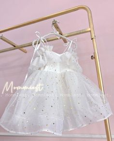 ** Please let a note about your current baby girl age/weight/height in checkout/inbox to help us prepare your order better ! Gorgeous sparkly white ball gown baby girl dress made by Mommiest, can wear in 2 ways It is outstanding but also comfortable with lightweight materials. They are perfect for any special occasions such as first birthday, full month, christening, baptism, wedding, flower girl, birthday, party and photoshoots. Material: tulle, satin Washing care: Handwash at 20 oC max; Wool s Gown Birthday, Birthday Baby Girl, White Ball Gowns, Dress Photoshoot, First Birthday Dresses, Dress Ball Gown, Infant Flower Girl Dress, Birthday Flower, Reception Dress