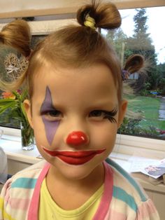 Clown face painting for a beautiful girl <3 Clown Face Painting, Easy Clown Makeup, Clown Face Paint, Animal Face Paintings, Clown Face, Cute Eyeshadow Looks, Clown Faces