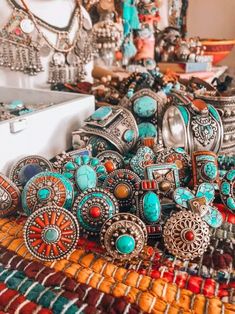 Bohemian Closet, Mundo Hippie, Boho Decor Inspiration, Beautiful Boho Dresses, Bohemian Jewels, Hippy Chic, Stil Boho