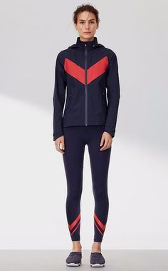 Tory Burch has Activewear!! Tory Sport All-weather Run Jacket | @ToryBurch Sports Shoes Outfit, Sport Women, Style Hijab, Activewear Fashion, Unisex Jacket