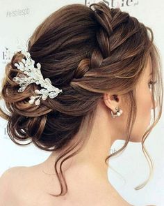 a woman wearing a wedding hair comb with flowers on it's head and pearls in her hair