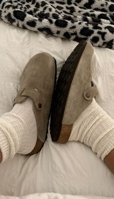 #birks #birkenstock #birkenstocks Birkenstock Boston’s, Birkenstock Clogs Womens, Bostons And Socks, Berk Clogs Outfit, What Socks To Wear With Birkenstock Clogs, Birkenstock Clog Fall Outfit, Boston Suede Birkenstock Outfit, Burken Stocks Clogs, Clog Slippers Outfit