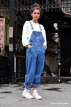 Glastonbury Festival Fashion Inspiration. hippie, bohemian, boho. Blue denim jean dungarees, 90s, hoop earings, retro trainers, bun hair style                                                                                                                                                      More Nordic Fashion, Moda Grunge, Photography Men, Skirt Diy, Streetstyle Outfit, 80s Outfit, Cozy Style