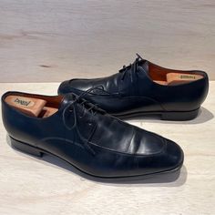 These Are So Classy! Santoni Shoes, Black Leather Dress Shoes, Black Leather Dress, Mens Black Leather, Dress Shoe, Leather Dress, Apron, Men's Shoes, Dress Shoes