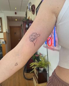 Get the Latest and trending different types of Small tattoo design ideas here!!! Sleeves Tattoos, Small Tattoo Design, Cowgirl Tattoos, Leopard Tattoos, Tattoo Apprenticeship, Hand And Finger Tattoos