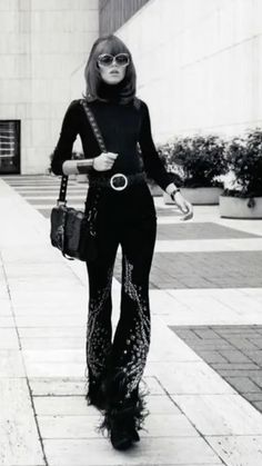 Harry Clarke, Tokyo Street Fashion, Woman Walking, 70s Outfits, Model Pose, I'm With The Band, 1970s Fashion