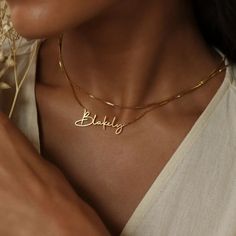 "B O X ∙ C H A I N ∙ N A M E ∙ N E C K L A C E * Material: High Quality Solid 925 Sterling Silver * Dimensions: Depending on your font choice, height sizes range from 3mm to 4mm lowercase. * Finish: Sterling Silver ∙ 18K Gold ∙ Rose Gold * All our jewelry is custom made by hand with Love and Care in our workshop ♡ H O W ∙ T O ∙ O R D E R * Simply use the 'PERSONALIZATION BOX' to let us know the NAME and the FONT NUMBER that you would like. NAME + FONT NUMBER ♡ * If a font is not given, you will receive the font that is pictured. O T H E R ∙ I N F O R M A T I O N * The length option is the TOTAL chain length (including the name). If you order a 14\" chain, the piece will come as CHAIN + NAME = 14\". All pieces will come with a 1\" extension chain so you can FINE TUNE the fit. * All items ar Necklace Chain Types, Nameplate Necklace, Gold Name Necklace, Silver Chain Style, Name Jewelry, Custom Name Necklace, Custom Necklace, Perfect Gift For Her, Stainless Steel Necklace