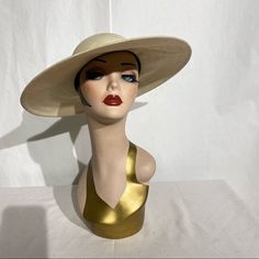 1949’s - 1950’s Vintage Large Tilt Hat In Excellent Condition Almost Brand New. Inside Circumference 21” Vintage Hats Women, 1950s Sun Hat, Vintage Hats For Women 1950s, 50s Hats, Black Bowler Hat, Beige Beanie, 1950s Women, Theatrical Romantic, Hand Beaded Bag