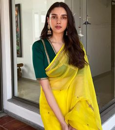 "My amma's favourite colour on me" Aditi Love for this Saree Aditi Rao Hydari, Aditi Rao, Haldi Outfit, Simple Saree Designs, Mehendi Outfits, Fashionable Saree Blouse Designs, Fancy Sarees Party Wear, Indian Saree Blouse, Indian Saree Blouses Designs