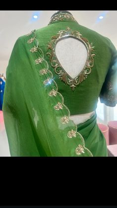 Green saree Blouse Designes, Saree Kuchu New Designs, Draping Ideas, Khatli Work, Ethnic Saree, Saree Draping, Latest Model Blouse Designs, Maggam Works