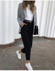 J Crew Odette, Sporty Business Casual Women Summer, White Collared Short Sleeve Shirt Outfit, Linen Top Work Outfit, Washington Dc Business Casual, Womens Outfit Black Jeans, Old Money Fashion Casual, Cute Casual Date Outfits Spring, Classy Outfits For Traveling