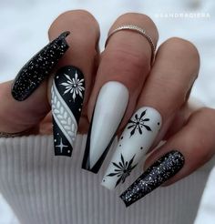 Black And White Winter Nails, New Year’s Nails, Black And White Christmas Nails, Black Winter Nails, New Years Nail Designs, Sweater Nails, Nails Christmas, Snowflake Nails