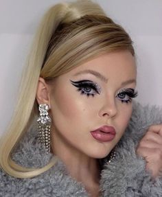 Im Not Mad, 60’s Makeup, Retro Makeup Looks, 60s Hair Tutorial, Disco Hair, Inspired Hairstyles, 60s Makeup, 1960s Hair, 70s Makeup