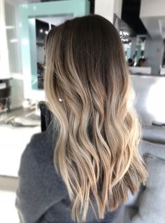 Brown Hair Faded To Blond, Brown Roots Into Blonde Hair, Beach Blonde Balayage On Brown Hair, Blonde Balayage Back View, Balayage Hair Blonde Brown Roots, Balayage Ombre Hair Blonde, Sand Blonde Balayage On Dark Hair, Brown Hair With Blonde On Ends, Ombre Bronde Haircolor