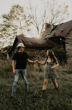 rustic barn photo idea with boyfriend Country Couple Photoshoot, Country Couple Photos, Country Couple Pictures, Country Relationship Goals, Country Relationships, Cute Country Couples, Country Couple, Couple Photoshoot Ideas, Country Couples