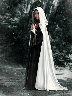 Gaun Abad Pertengahan, Medieval Clothes, Medieval Dress, Medieval Clothing, Fantasy Fashion, Yohji Yamamoto, Cloak