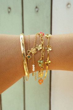 Nice Jewelry Aesthetic, It Girl Accessories, Jewelry Inspo Bracelets, Gold Colorful Jewelry, Colorful Gold Jewelry, Jewelry Stacking Bracelet, Bracelet Stack Ideas Gold, Simple Bracelets Gold, Gold Jewelry Stack