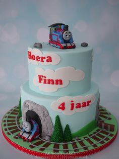 Thomas de trein taart Thomas The Train Birthday Party, Thomas Train, Trains Birthday Party, Cartoon Cake, Train Party, Train Birthday